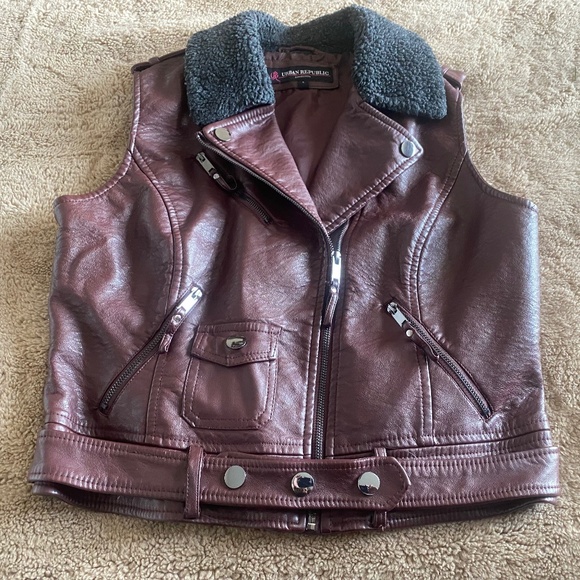 NWOT BURGUNDY FAUX LEATHER MOTO VEST - Picture 1 of 11